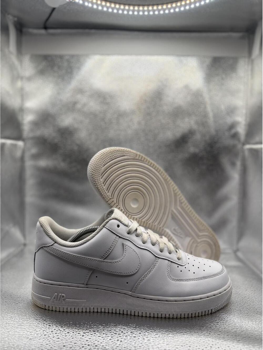 Nike Air Force 1 low triple white